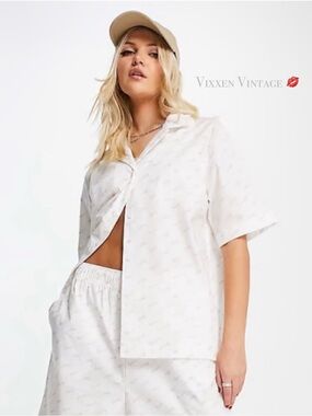 NIKE OVERSIZED ‘WOMEN’S EVERYDAY MODERN AOP SWOOSH SHIRT’ IN SAIL WHITE